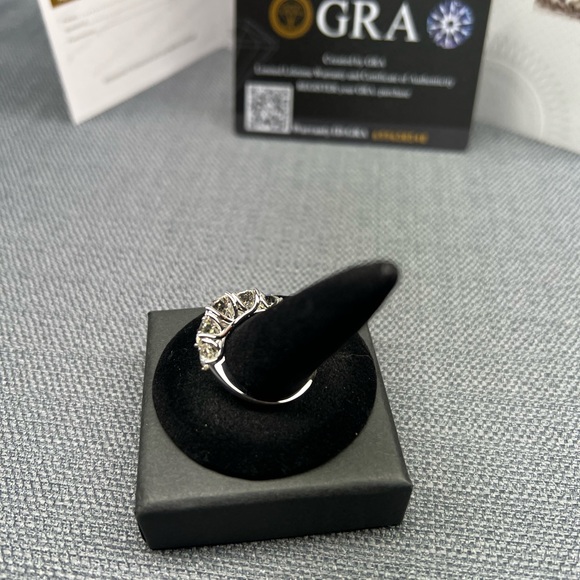 18K 3.6CT AUTHENTIC MOISSANITE 5 STONE DIAMOND RING - Picture 10 of 15